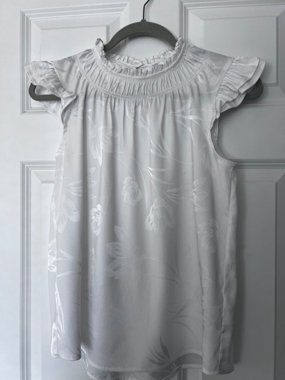 Calvin Klein White Floral Textured Blouse Size S Ruffle Neck - Picture 2 of 5